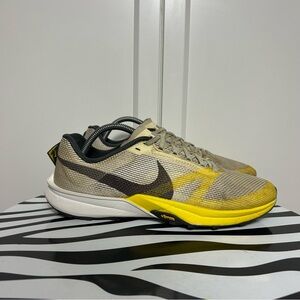 Nike kiger 10 beige yellow brown trail